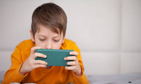 5 λόγοι για τους οποίους δεν πρέπει να δώσετε στο παιδί σας smartphone