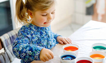 Πειράματα για παιδιά: Τρία πειράματα με χρώμα ζαχαροπλαστικής (vid)