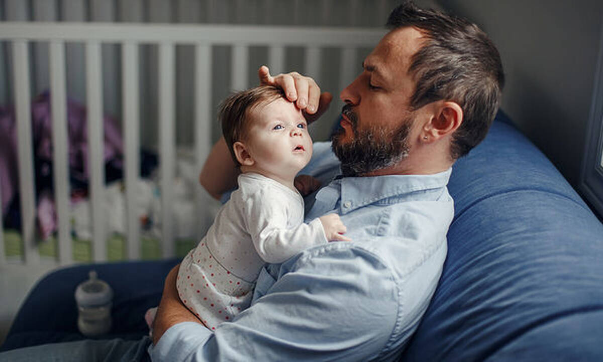 Νέος μπαμπάς: Πέντε συμβουλές για τις πρώτες μέρες με το μωρό στο σπίτι