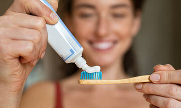 Tips για μαμάδες: Οκτώ απίθανες χρήσεις της οδοντόκρεμας που δε γνωρίζατε