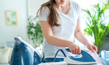 Tips για μαμάδες: Επτά tips που θα κάνουν το σιδέρωμα «παιχνιδάκι»