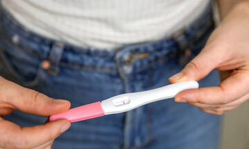 Λόγοι για τους οποίους το τεστ εγκυμοσύνης βγαίνει αρνητικό και δεν έχετε περίοδο