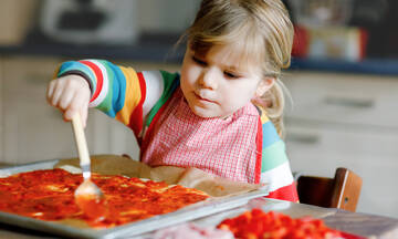 Μαγειρεύουμε παίζοντας: Φτιάξτε πίτσα μαζί με τα παιδιά