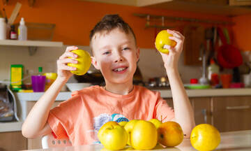 Δραστηριότητες για παιδιά: Διασκεδαστικά πειράματα με φρούτα (vid)