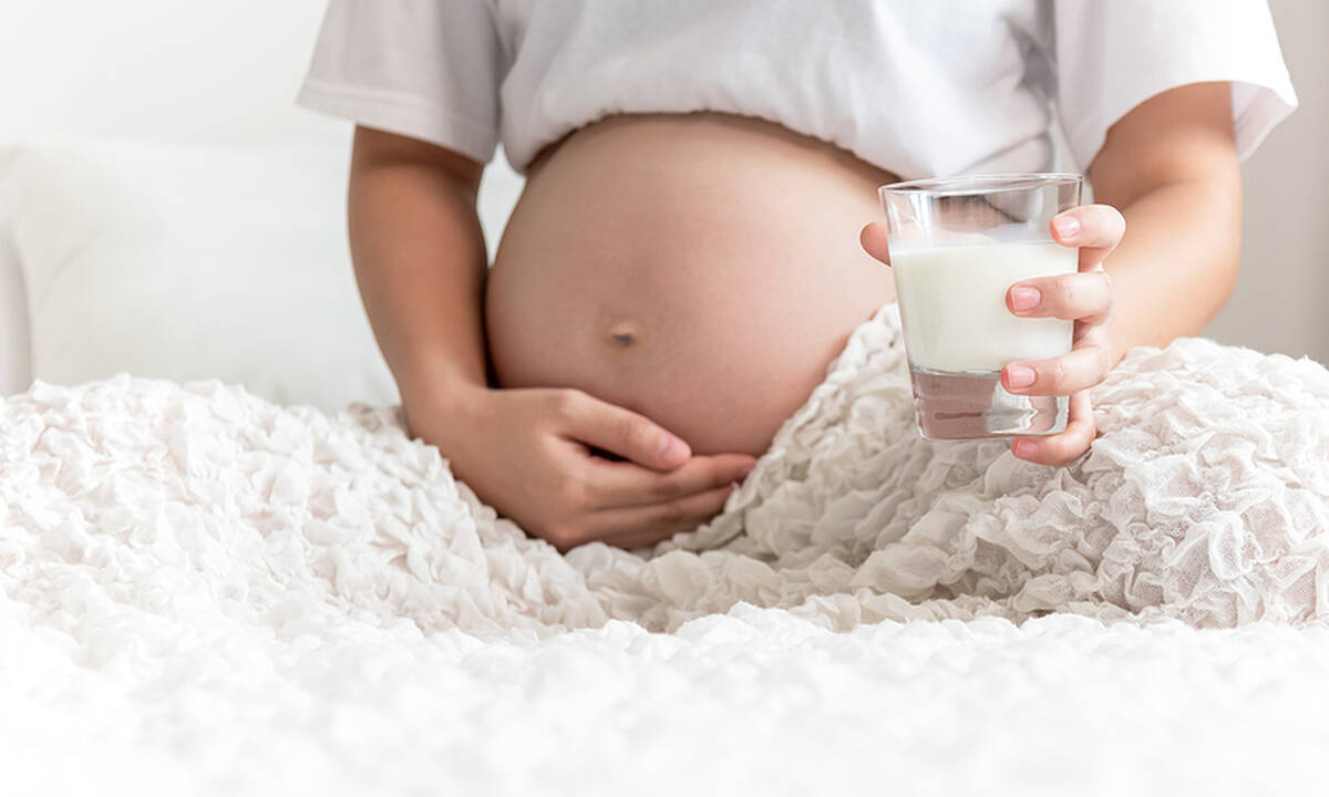 Γιατί οι έγκυες γυναίκες πρέπει να πίνουν γάλα;