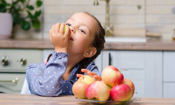 Tips για μαμάδες: Έξι άγνωστες χρήσεις του μήλου εκτός μαγειρικής