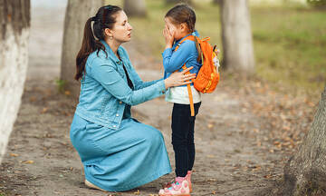 Δέκα φράσεις που δεν πρέπει να λέτε στο παιδί σας όταν κλαίει (εικόνες)