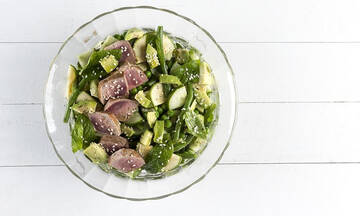 Τόνος με πράσινη σαλάτα - Διαφορετική, θρεπτική και νόστιμη συνταγή