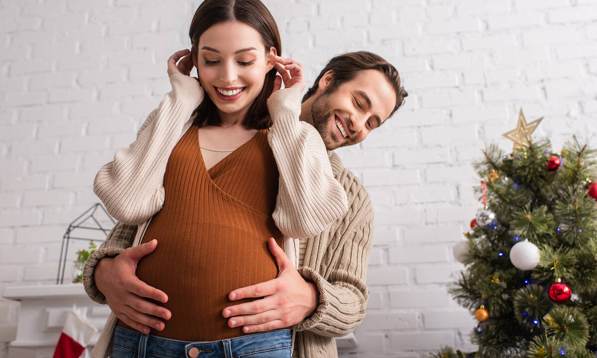 Εγκυμοσύνη τα Χριστούγεννα: Οδηγός επιβίωσης για μέλλουσες μαμάδες