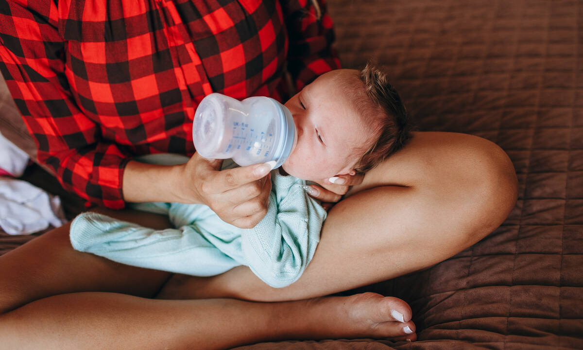 Πόσο γάλα χωράει το στομάχι του μωρού σας τις πρώτες δύο εβδομάδες της ζωής του