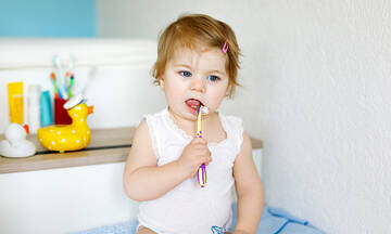 Πέντε μύθοι για το βούρτσισμα των παιδικών δοντιών