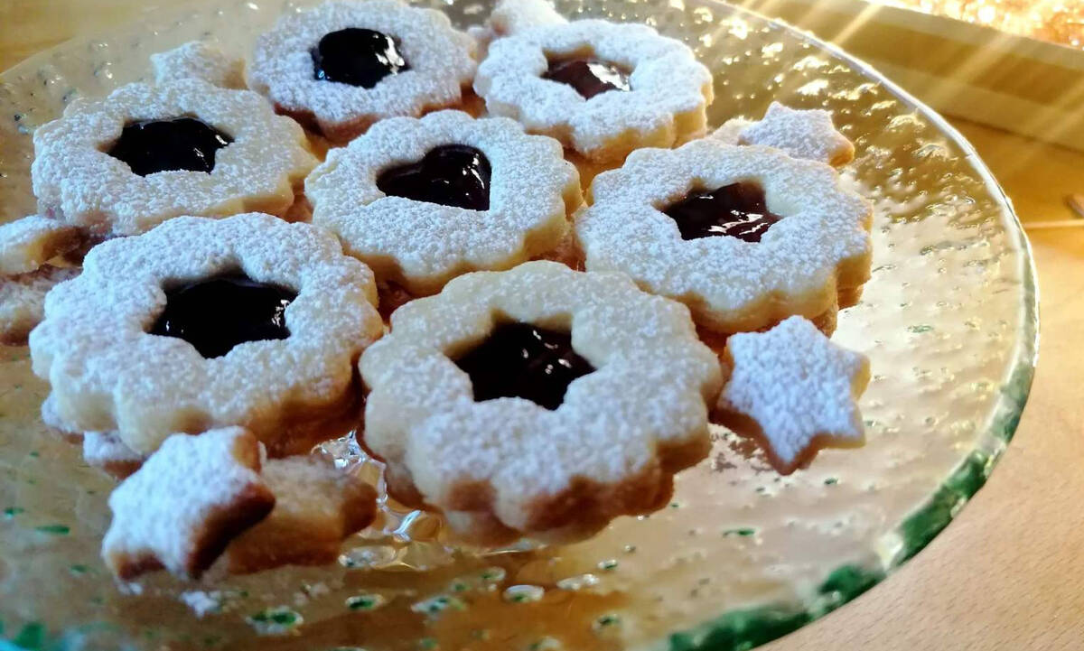 Χριστουγεννιάτικα μπισκότα βουτύρου με μαρμελάδα - Αφράτα και μυρωδάτα