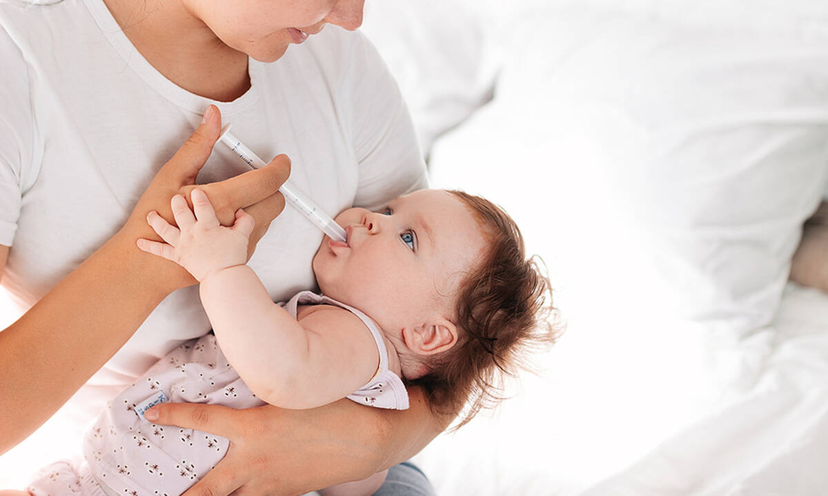 Πώς να δώσετε εύκολα στο μωρό το φάρμακό του (vid) 
