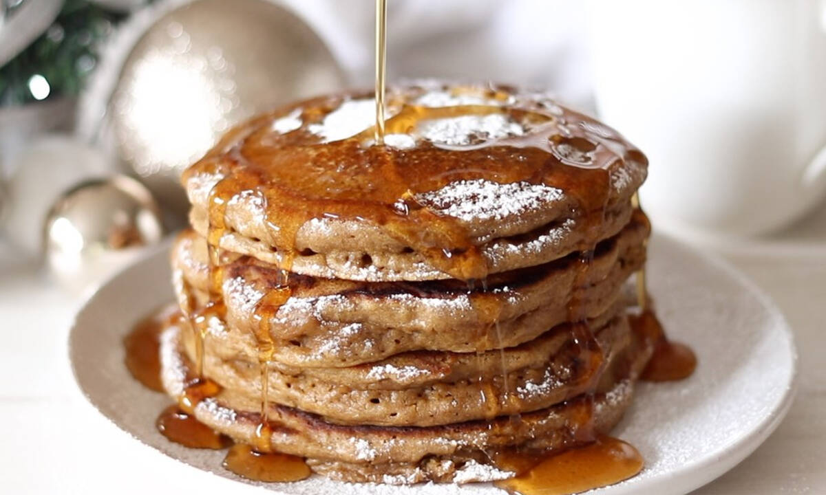 Gingerbread pancakes: Φτιάξτε γιορτινό και πεντανόστιμο πρωινό για τα παιδιά