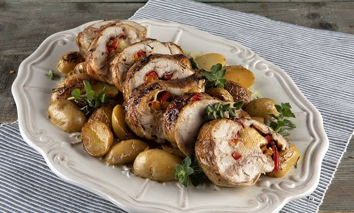 Ιδέα για το γιορτινό τραπέζι: Ρολό κοτόπουλο με πατάτες 