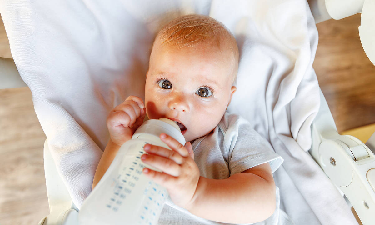Κάθε πότε και πόσο πρέπει να τρώει το μωρό;
