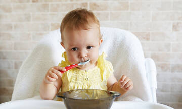 Βρεφική διατροφή: Σε ποια ηλικία μπορεί το μωρό να φάει γιαούρτι; 