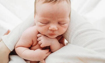Φωτογράφος απαθανατίζει νεογέννητα που κοιμούνται - Υπέροχες φωτογραφίες