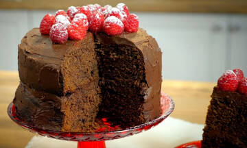 Σοκολατένιο κέικ με frosting -Το απόλυτο γλυκό για την Ημέρα του Αγίου Βελεντίνου 