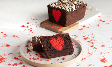 Κέικ σοκολάτας με κρυμμένη καρδιά -Σπιτικό γλυκό για την Ημέρα του Αγίου Βαλεντίνου