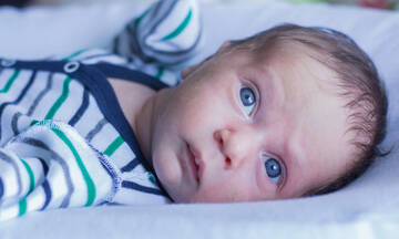 Πώς και γιατί αλλάζουν χρώμα τα μάτια του μωρού;