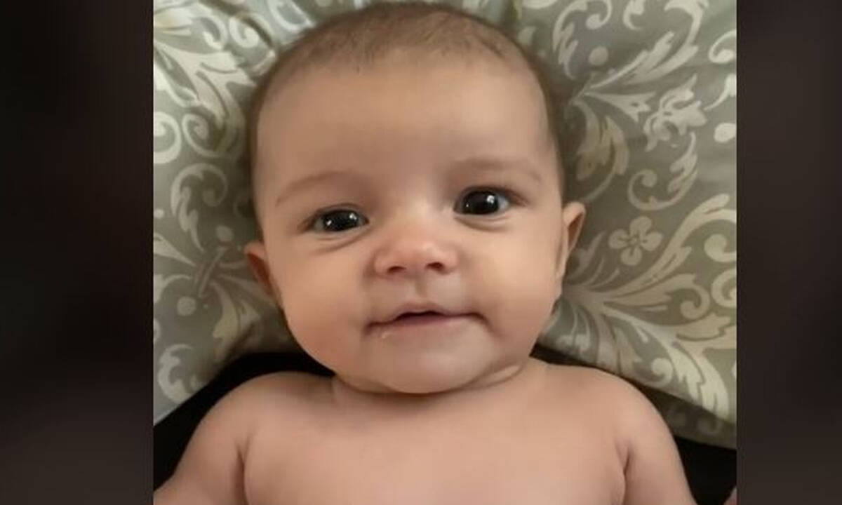 Με ένα του φτέρνισμα αυτό το μωράκι έγινε viral στο TikTok
