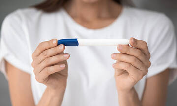 Τι σημαίνει η αχνή γραμμή στο τεστ εγκυμοσύνης