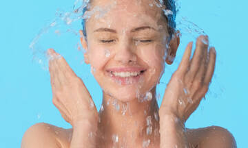 Ομορφιά για μαμάδες: Πρέπει να πλένετε το πρόσωπό σας με κρύο νερό ή όχι; 