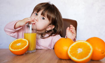 Tips για μαμάδες: Πώς να καθαρίσετε τον λεκέ από πορτοκάλι στα ρούχα  