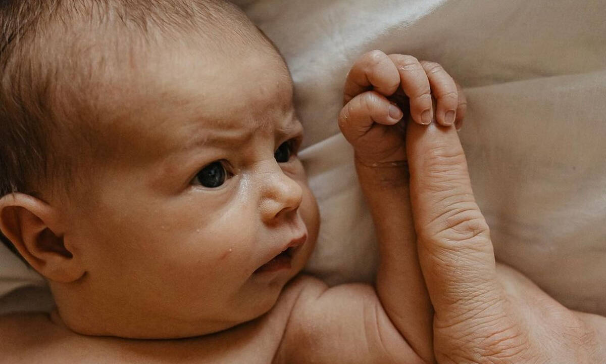 Το αντανακλαστικό του τραβήγματος στα μωρά - Τι πρέπει να γνωρίζετε (εικόνες)