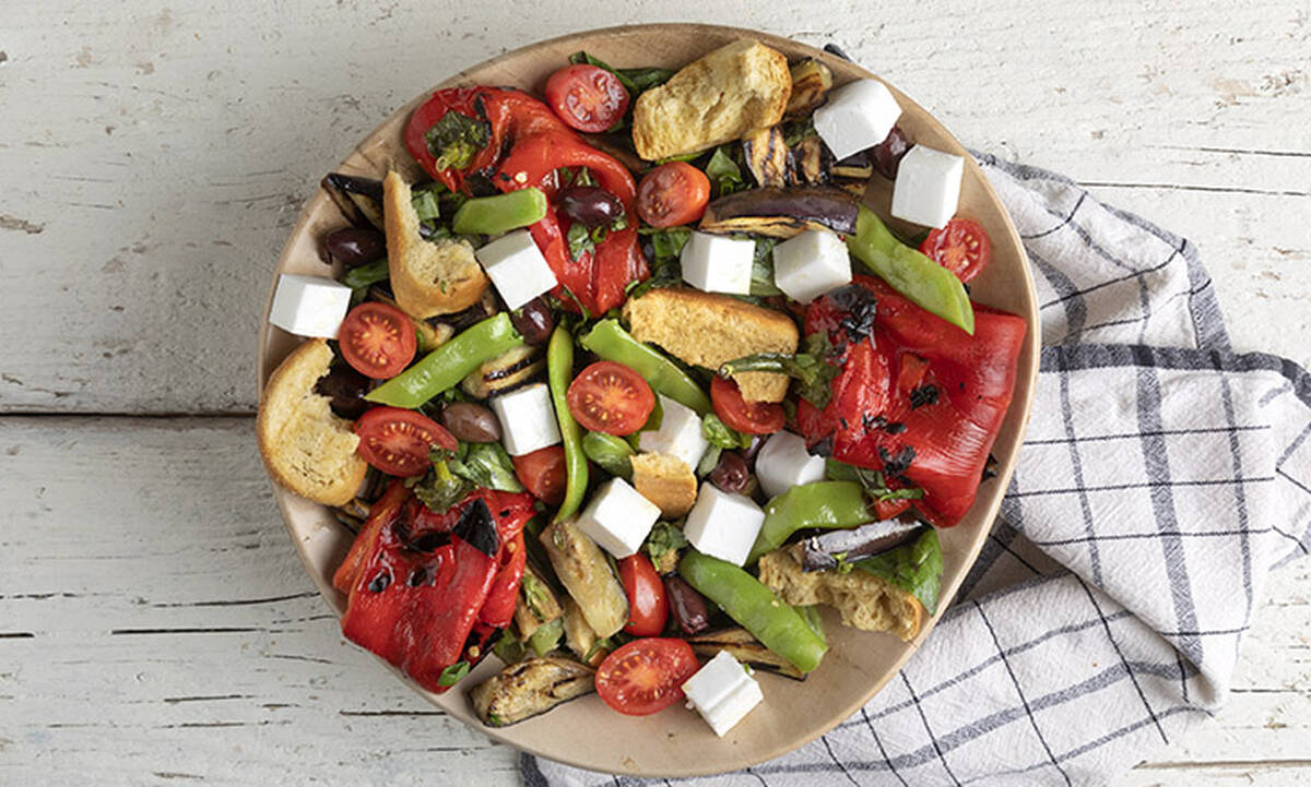 Νηστίσιμη, ζεστή μεσογειακή σαλάτα λαχανικών – Νόστιμη και χορταστική