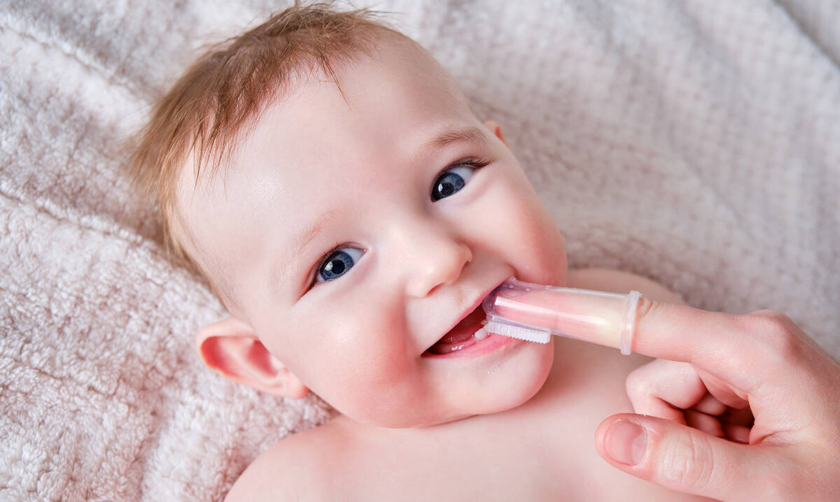 Τα δόντια του μωρού: Πότε πρέπει να ξεκινήσετε να τα βουρτσίζετε;