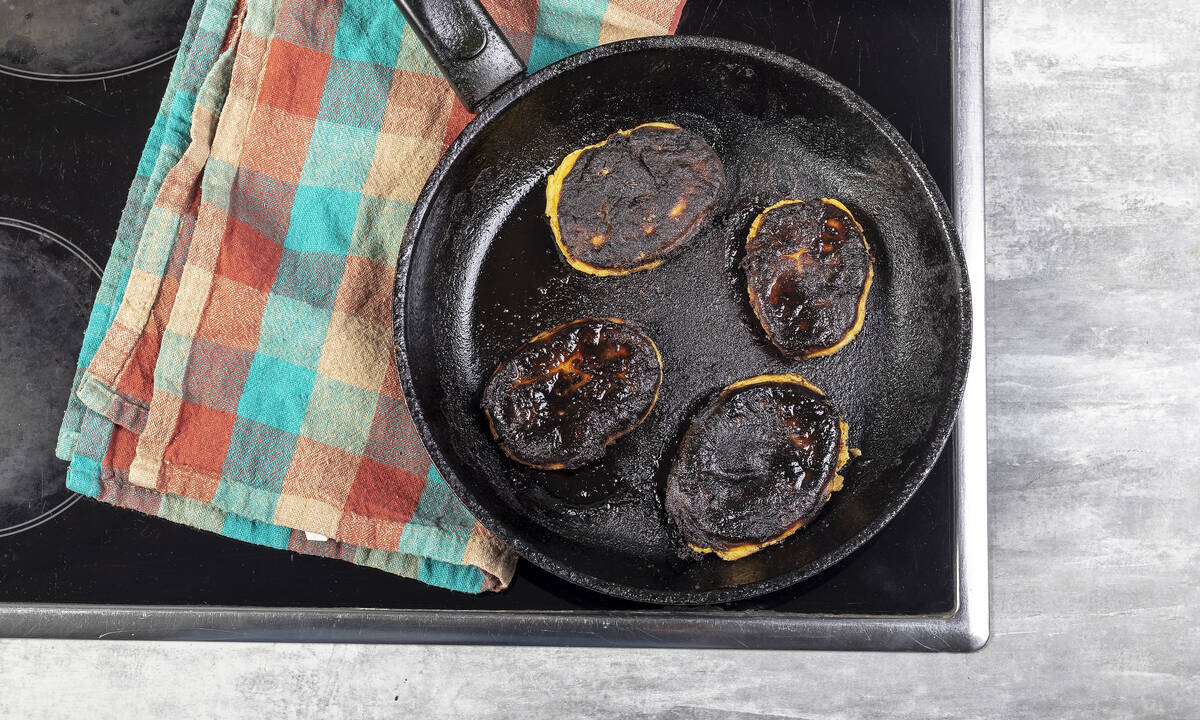 Tips για μαμάδες: Κάψατε το φαγητό; Έτσι  θα διώξετε τη μυρωδιά από την κουζίνα 