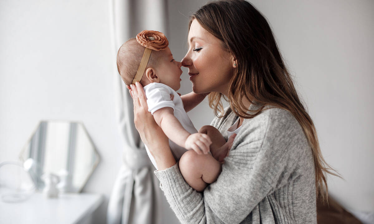 7 τρόποι που οι νέες μαμάδες μπορούν να υποστηρίξουν την ψυχική τους υγεία