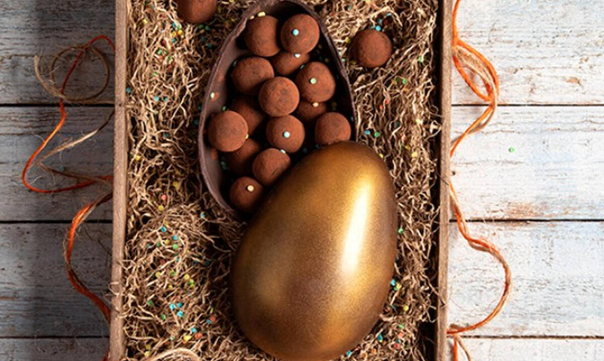 Το πιο εντυπωσιακό πασχαλινό σοκολατένιο αβγό γεμιστό με τρουφάκια 