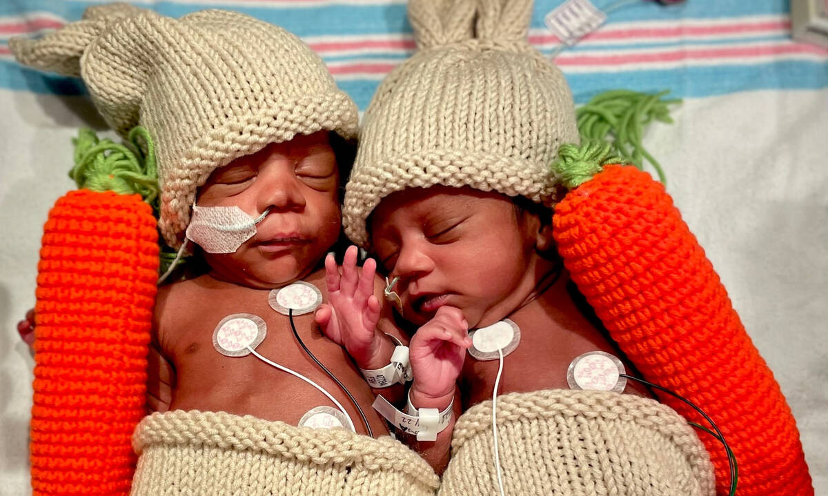 Νοσοκόμες έντυσαν νεογέννητα με πασχαλινές στολές - Οι πιο γλυκές φωτογραφίες
