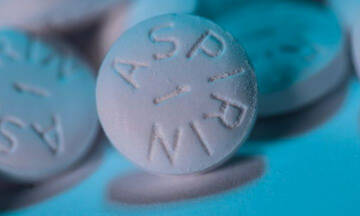 Ασπιρίνη: Γιατί τα άτομα άνω μιας ορισμένης ηλικίας δεν πρέπει να τη χρησιμοποιούν καθημερινά