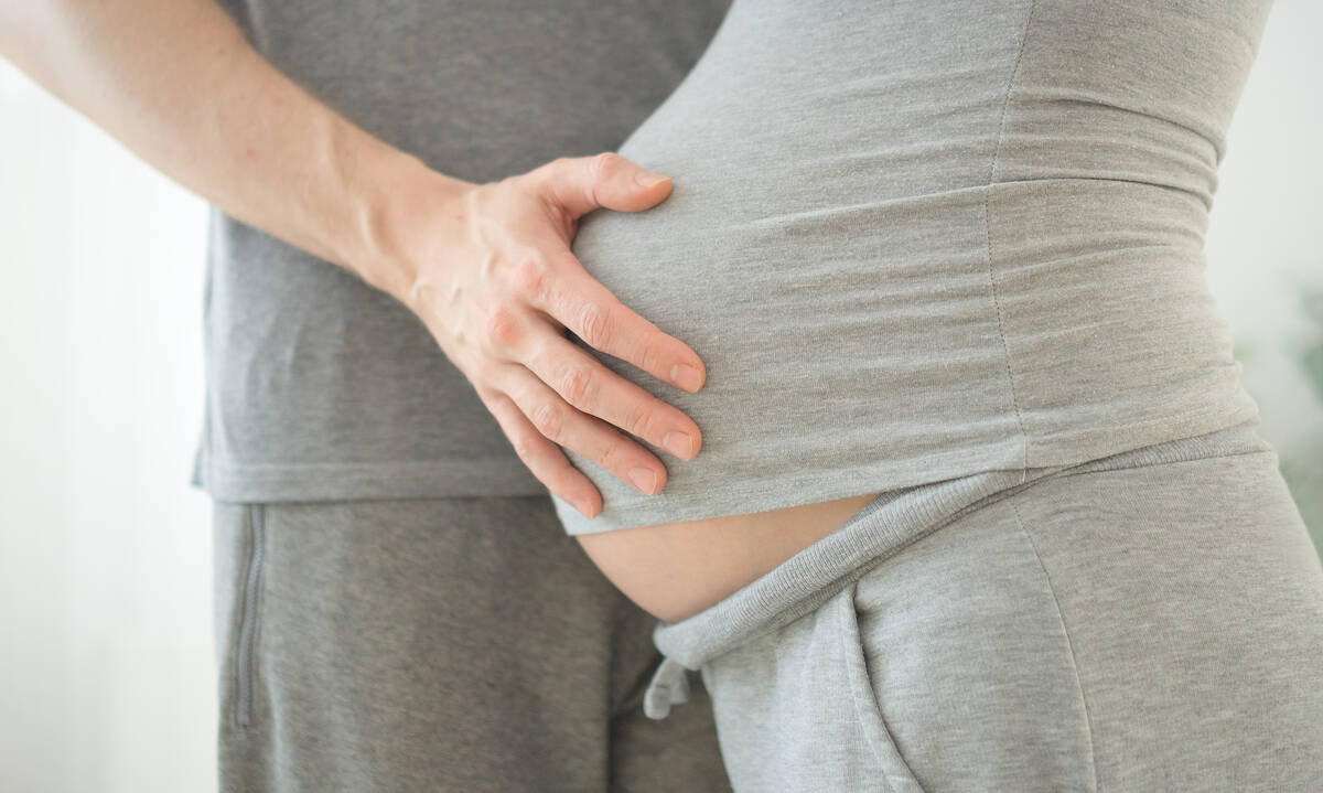 Πέτρωμα κοιλιάς στην εγκυμοσύνη: Πότε συμβαίνει και τι πρέπει να γνωρίζετε