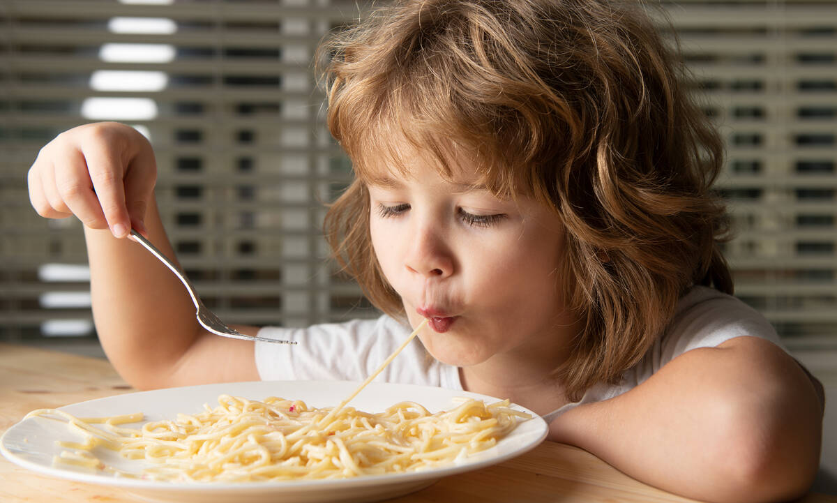 Τι να κάνετε εάν το παιδί σας θέλει να τρώει μόνο ζυμαρικά