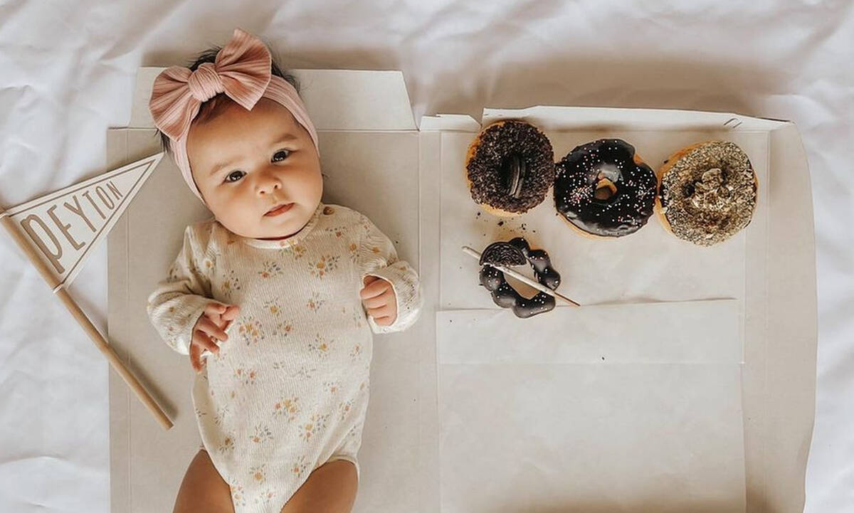 Φωτογράφιση μωρού μήνα με το μήνα - Απίθανες ιδέες από το Instagram