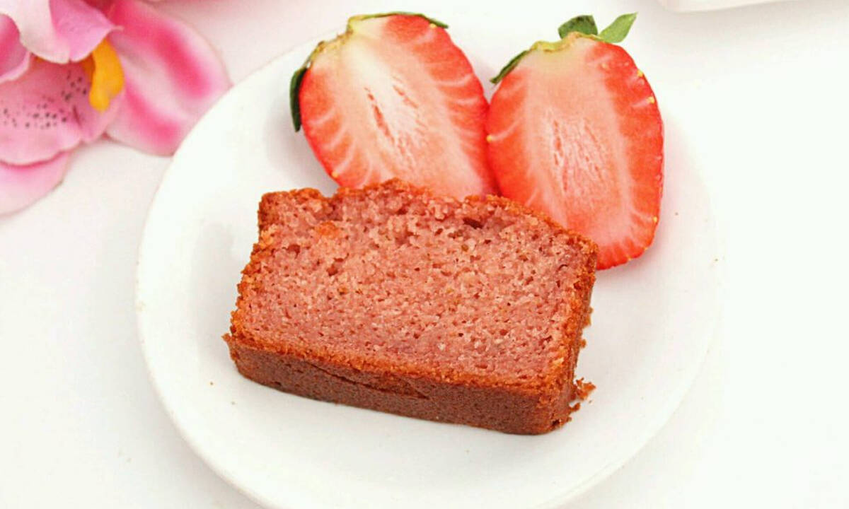 Υγρό κέικ φράουλας χωρίς αυγά - Aφράτο και λαχταριστό 