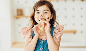 Υγιεινή συνταγή για παιδιά: Φραουλοτηγανίτες - Τα οφέλη τους και πώς θα τις φτιάξετε