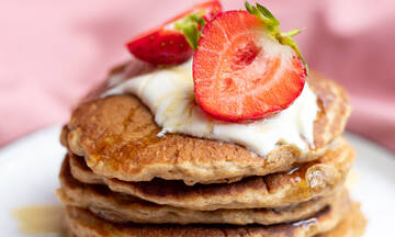  Pancakes με φράουλες - Ενα καλοκαιρινό πρωινό με πολλά οφέλη
