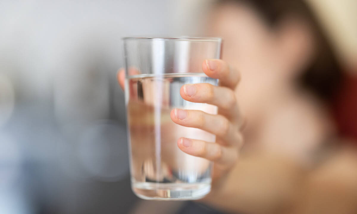 Μπορεί το νερό να σας βοηθήσει να χάσετε βάρος;