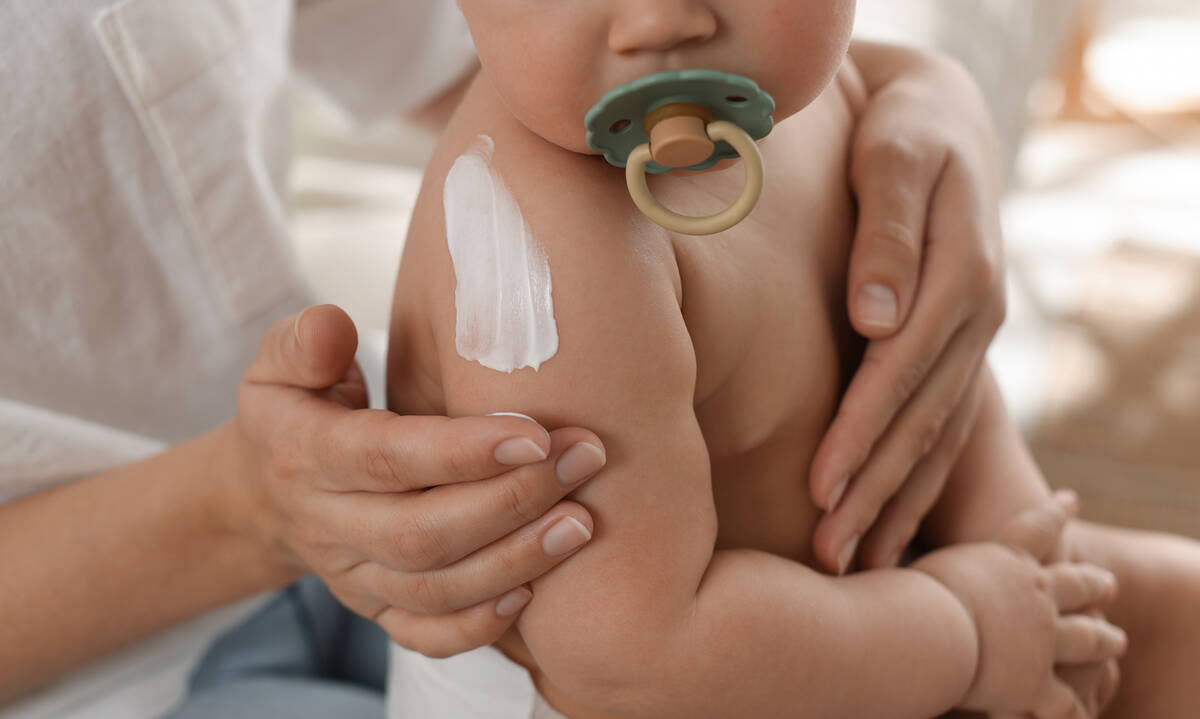 Χρήση αντηλιακού στα μωρά: Όλα όσα πρέπει να  γνωρίζετε 