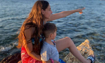 Φωτεινή Αθερίδου: Διακοπές στην Αίγινα με τον γιο και τον σύντροφό της - Οι υπέροχες φώτο 